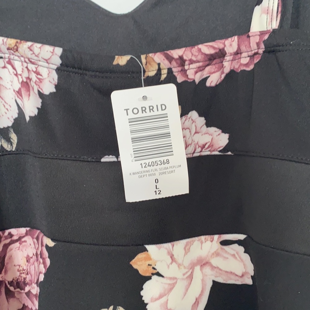 NWT Torrid Floral Peplum Top (0- L) - Picture 3 of 3